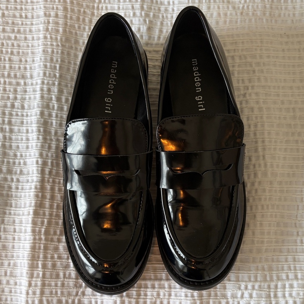 Madden Girl | Black Loafers | 8.5
